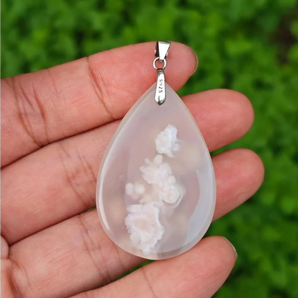 Sterling‎ silver translucent flower agate pendant A